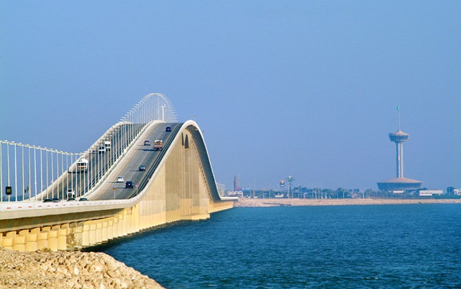 King Fahd Causeway reopens