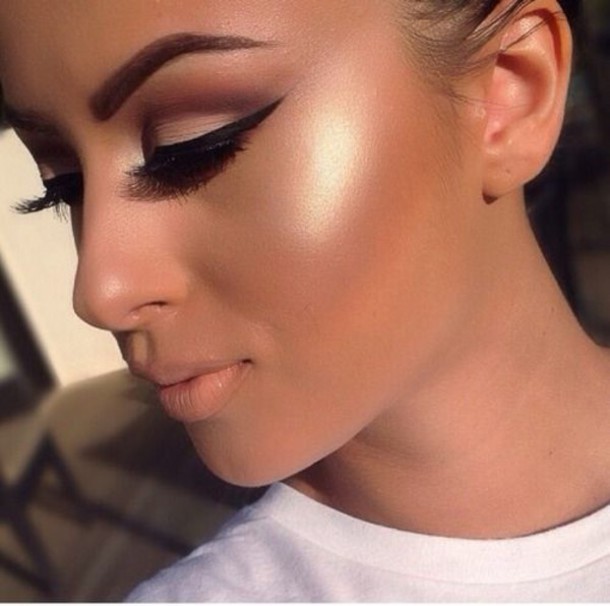 gold highlighter makeup