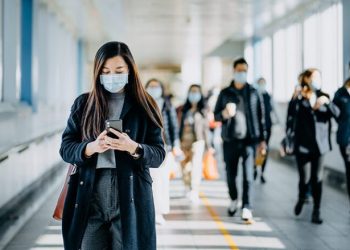 Should I wear the mask after getting the COVID- 19 vaccine?