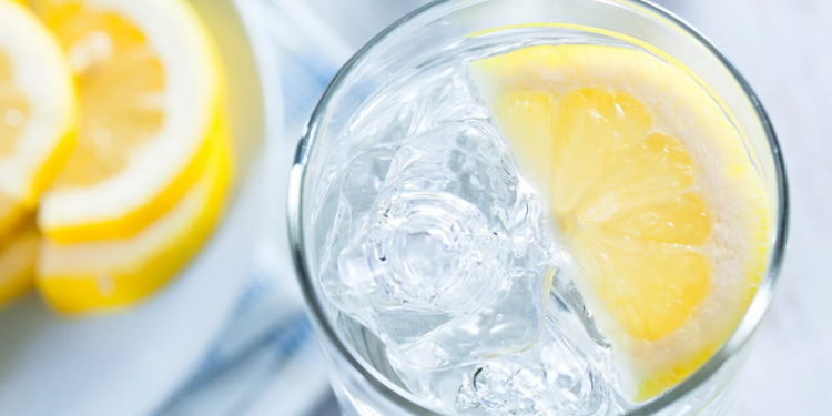 9 reasons to drink lemon water in the morning