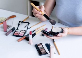 Some tricks to save time on makeup