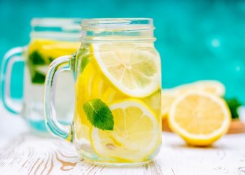 Reasons to drink lemon water in the morning