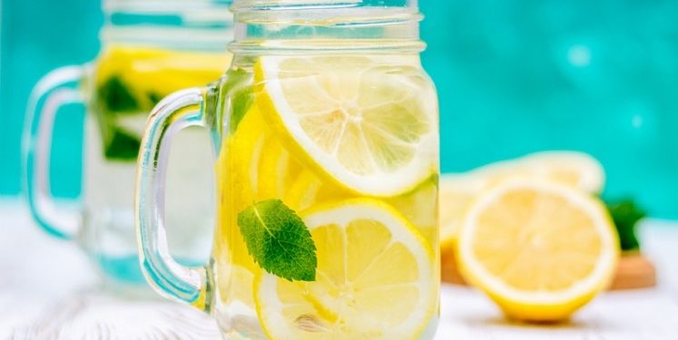 Reasons to drink lemon water in the morning