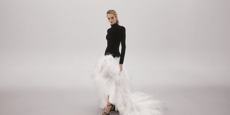 High-end dramatic pieces by Oscar de la Renta