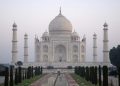 India: Taj Mahal shut down after bomb alarm