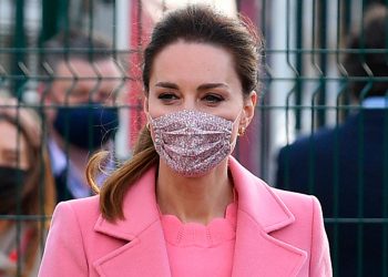 Kate Middleton chic feminine block in pink