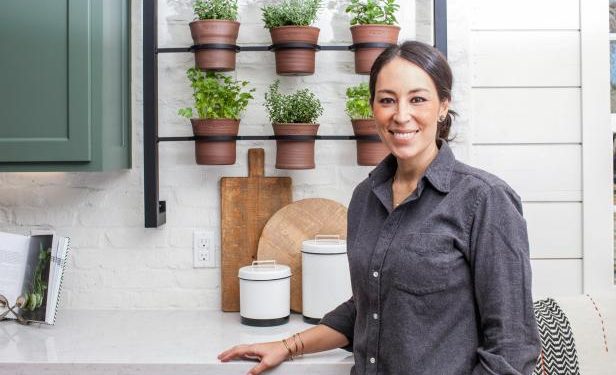 Simple guides to growing herbs at home