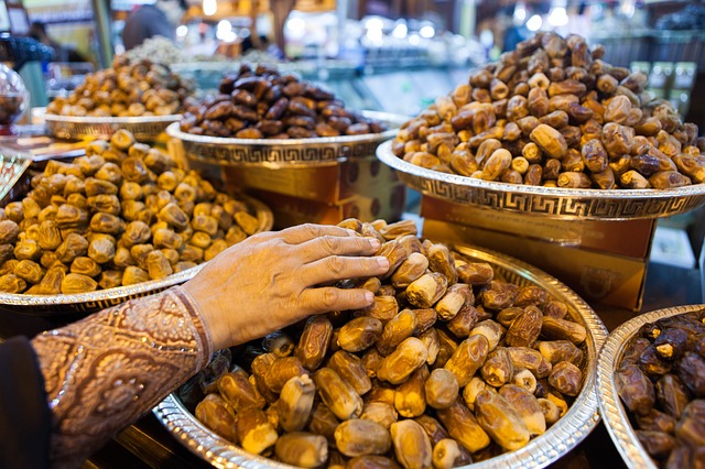 Dates: Shopping Souvenirs in Dubai t